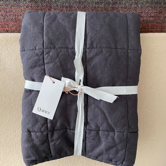 Quince European Linen Box Quilted Sham Set Standard BNWT MINOR DEFECT - Picture 4 of 4